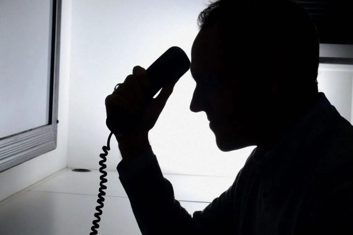 Телефонный звонок мошенник. Следователь в уголовном процессе. Телефонные мошенники. Телефонные угрозы. Анонимный телефонный разговор.