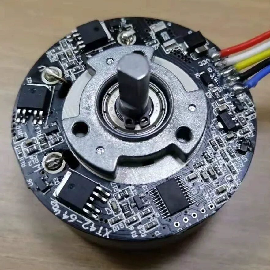 Бесколлекторные (BLDC) электродвигатели. BLDC Motor 12n8p. Бесколлекторные (бесщеточные) двигатели постоянного тока (BLDC). BLDC мотор 12 катушек. Плата управления бесщеточного шуруповерта