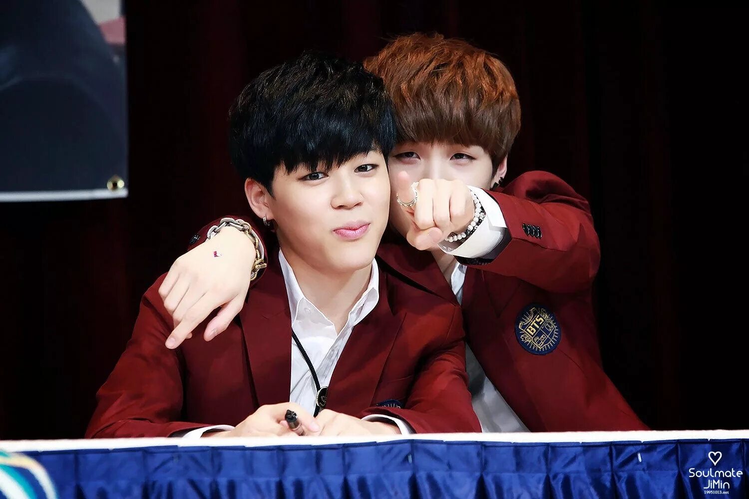 Бтс юнги и его девушка. Бтс шуга идеальный тип девушки. Мин юнги с девушкой. Мин юнги твой парень. Мемы с юнги из bts.