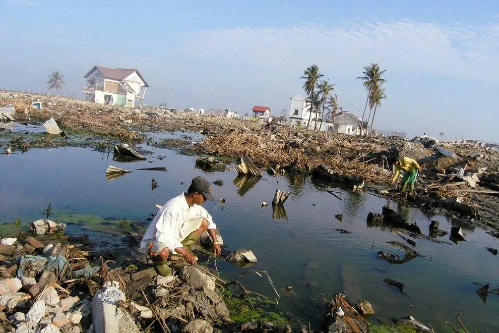 Землетрясение на острове. Остров Суматра ЦУНАМИ 2004. Индийское землетрясение 2004. Землетрясение в Индонезии 2004.