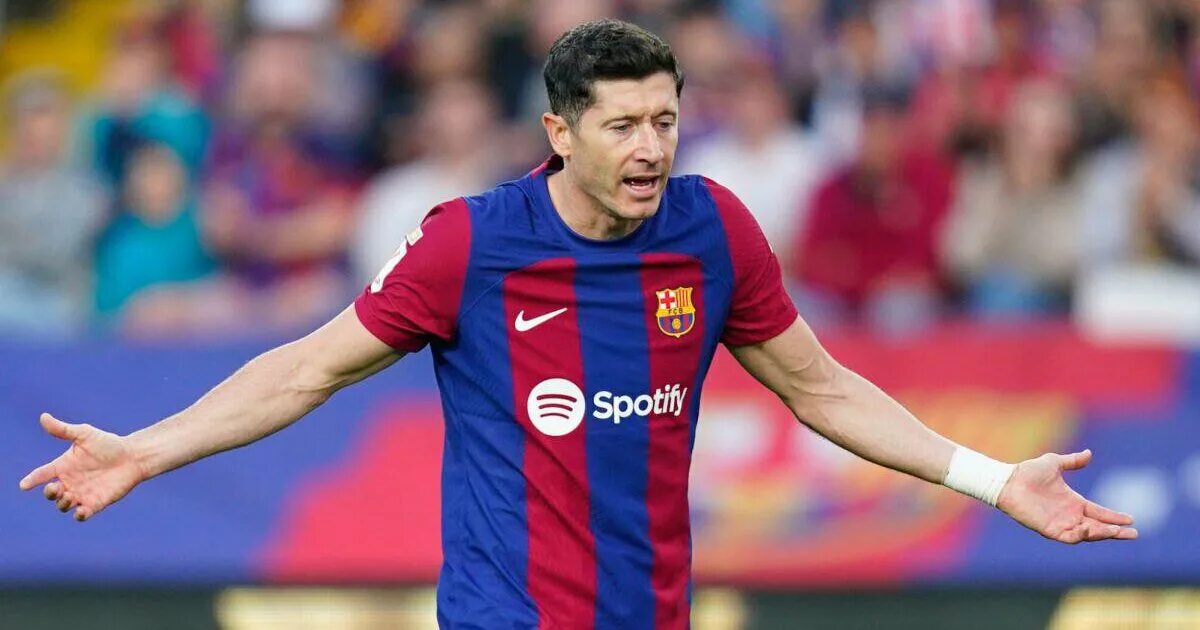 Ламиль ямаль футболист. Ламиль ямаль футболист. Ламиль ямаль футболист. Месси барса. Ямаль игрок барселоны.