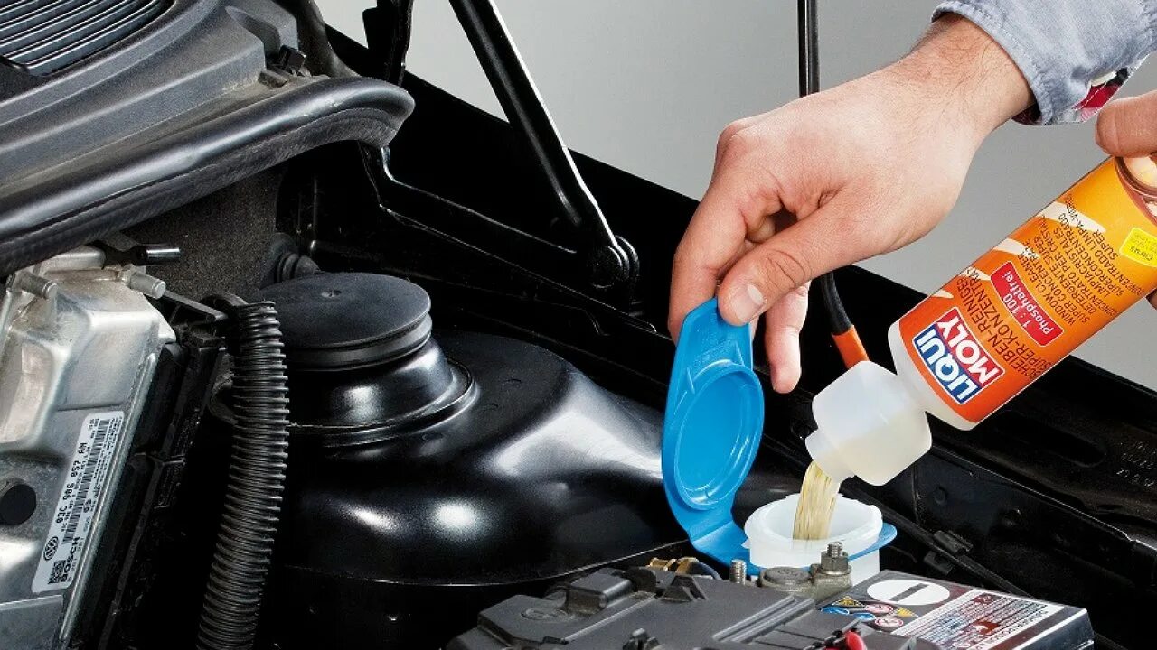 Антифриз омывайка незамерзайка. Куда заливается вода. Незамерзайка лада ларгус. Куда заливается вода. Круз незамерзайка.