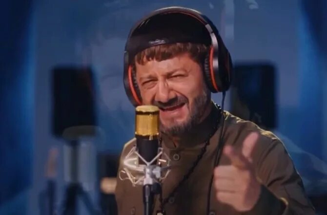 Камеди клаб галустян кадыров. Камеди клаб кадыров в хорошем качестве. Кадыров и галустян. Пародия на кадырова от галустяна камеди клаб. Камеди кадыров галустян.