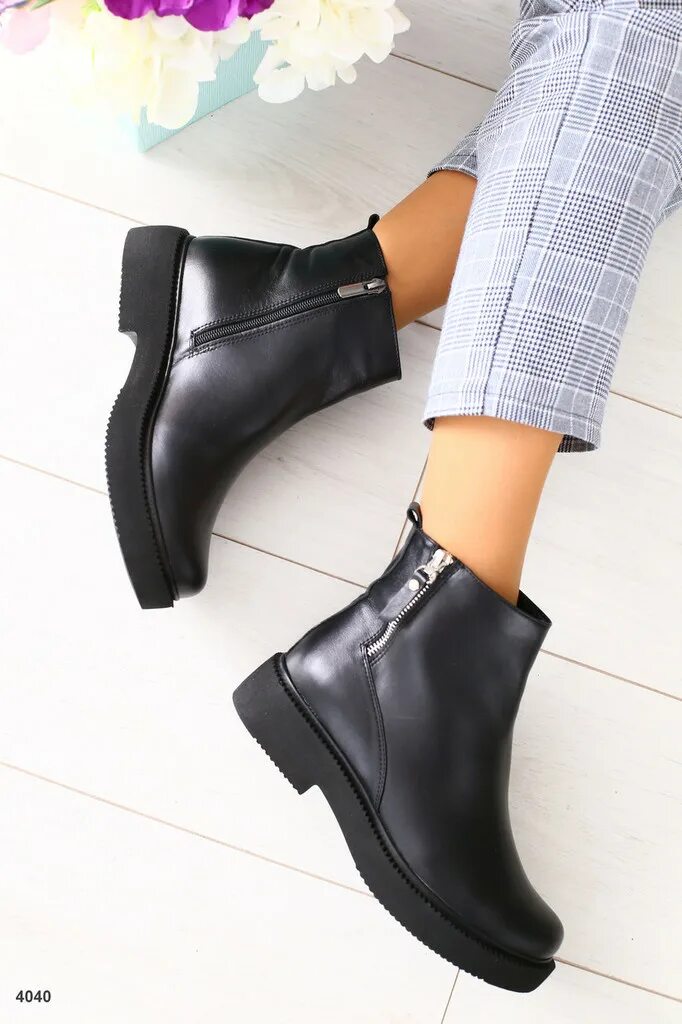 Демисезонные ботинки без каблука женские. Ботинки женские демисезонные с замочком. Ботинки на низком каблуке. Ботинки женские без каблука. Ботинки осенние женские кожаные.