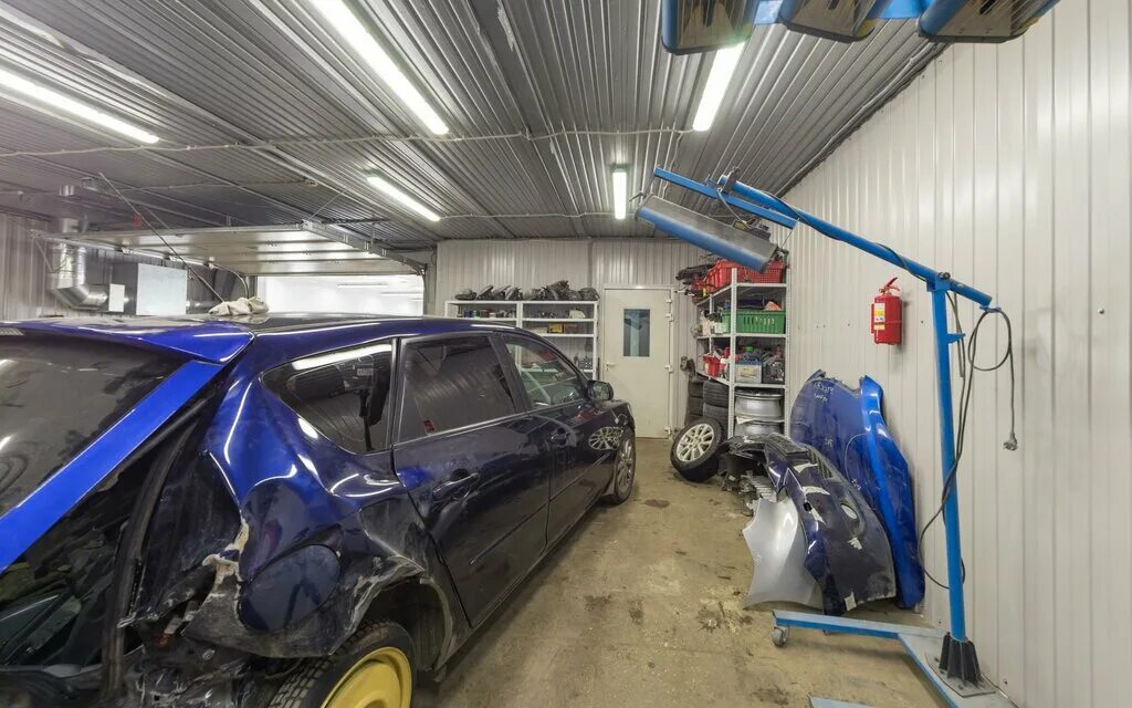 современный автосервис. стол приемки в автосервисе. автомастерская. автомастерская. правильный автосервис.