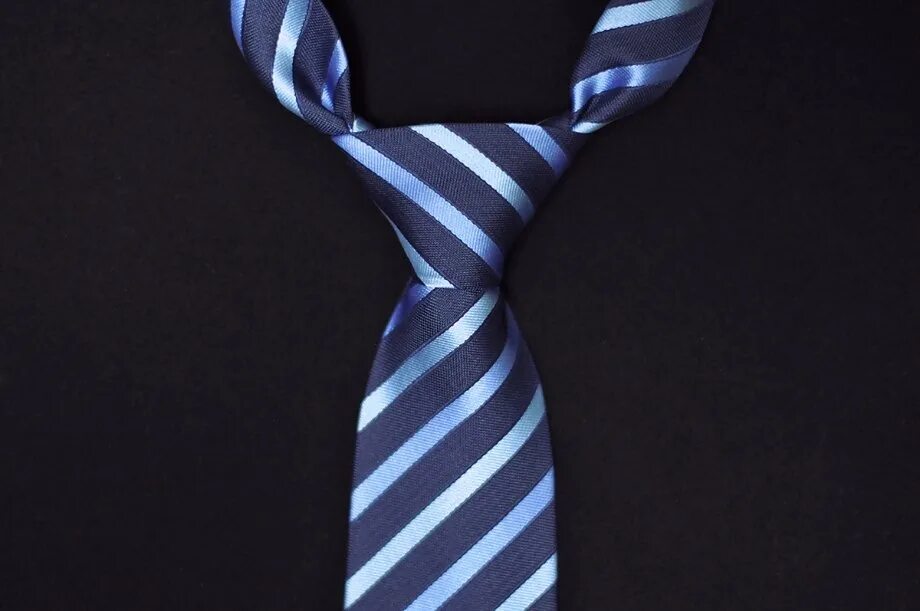 галстук читать. галстук читать. разноцветный галстук. широкий мужской галстук. узел шелби для галстука.