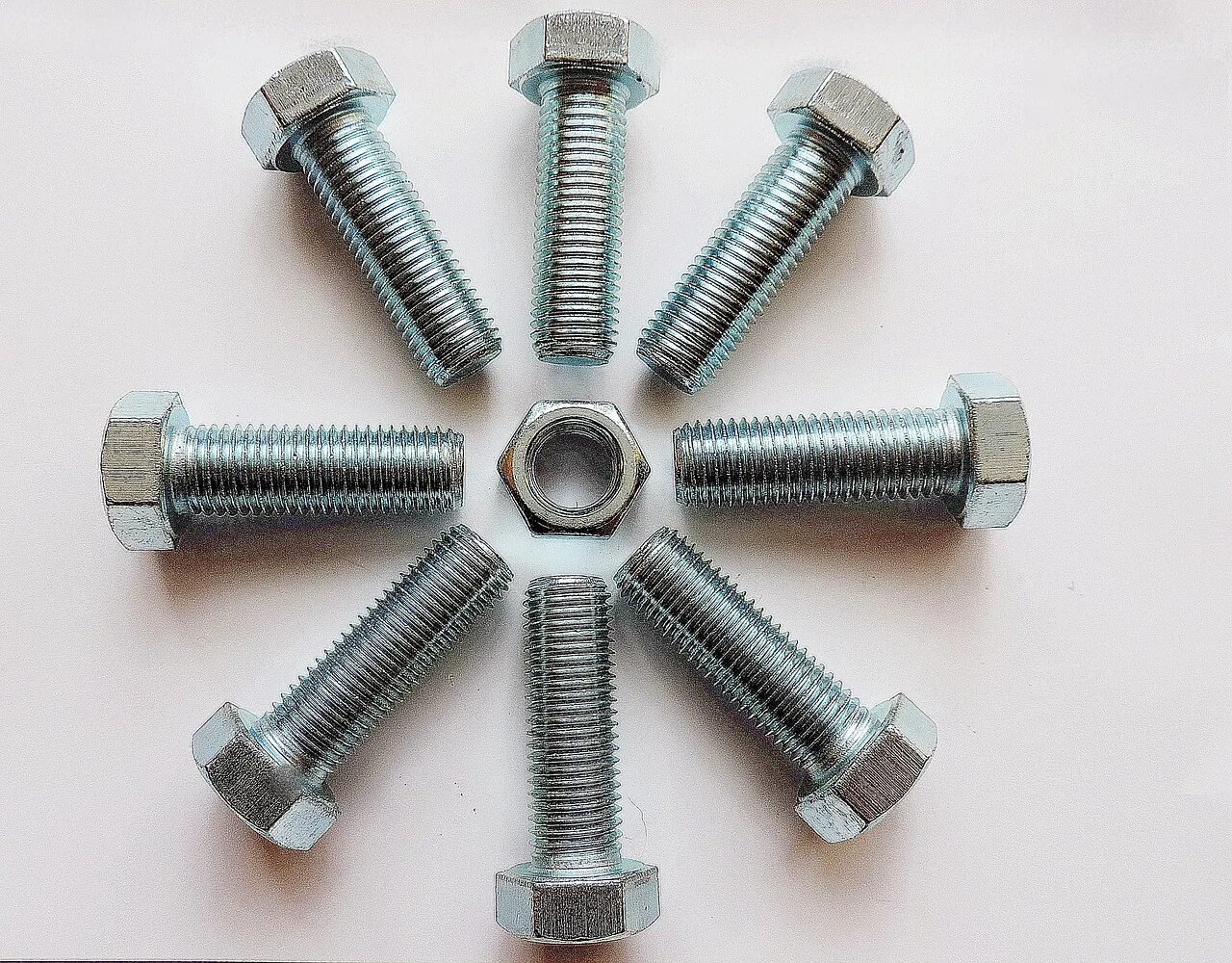 Винт картинка. Винт 1м163. винт (металл)  6-35-b6120-5r0  screw m25l. gr09 винт m8. винт м4=50мм и гайки.