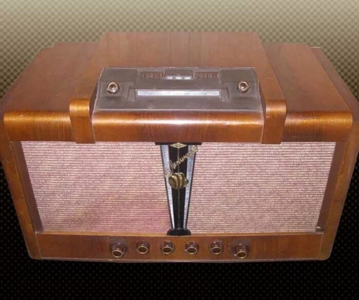 Советские телевизоры ленинград. Телевизор ленинград 2м. Телевизор ленинград т2 козицкого. Ленинград т 2. Телевизор ленинград т1.