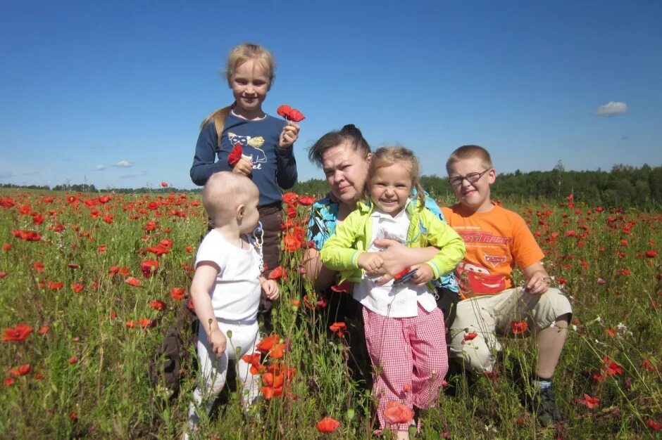 многодетная семья фирсовых в калуге. многодетные семьи санкт петербург 2023. фотосессия многодетной семьи. михаил мурашко елка желаний. многодетные семьи в 2023 году.