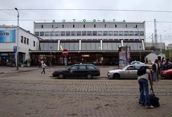 Рижский автовокзал рига. Рижский автовокзал. Рижский автовокзал. Автовокзал рига латвия. Автобусная станция рига.