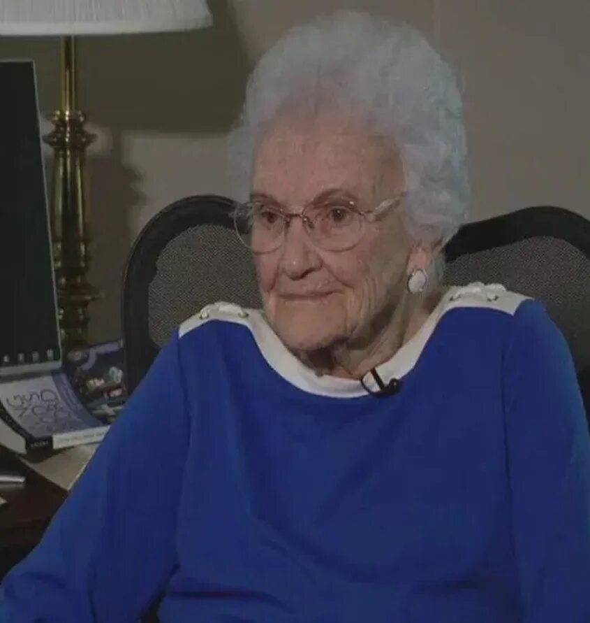 Бабуля 102 года. Женщина 102 года. Женщина 102 года. Женщина 102 года. Женщина в 106 лет.