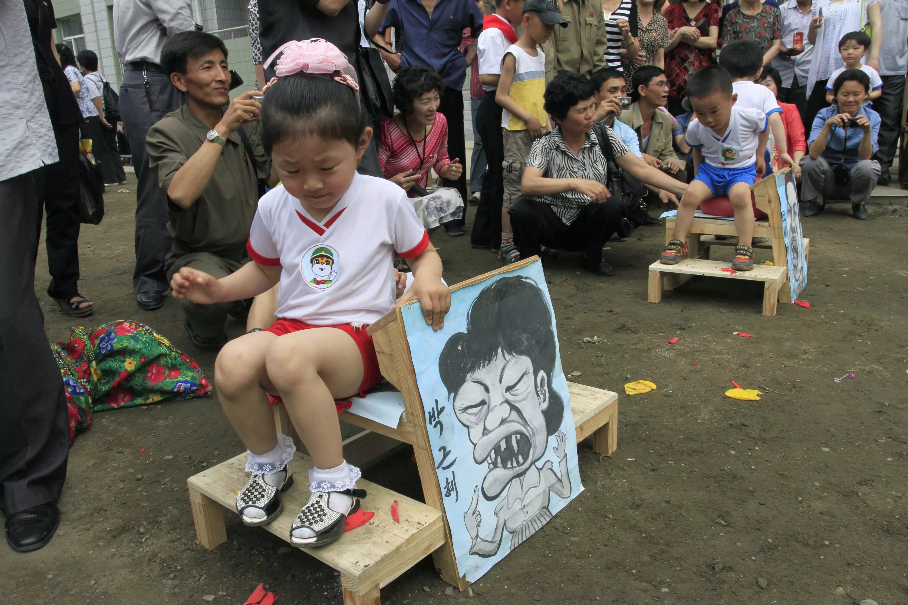 Северная Корея дети. Наказания в китайских школах. Наказания в школах Южной Кореи. Наказания в школе Северной Кореи.
