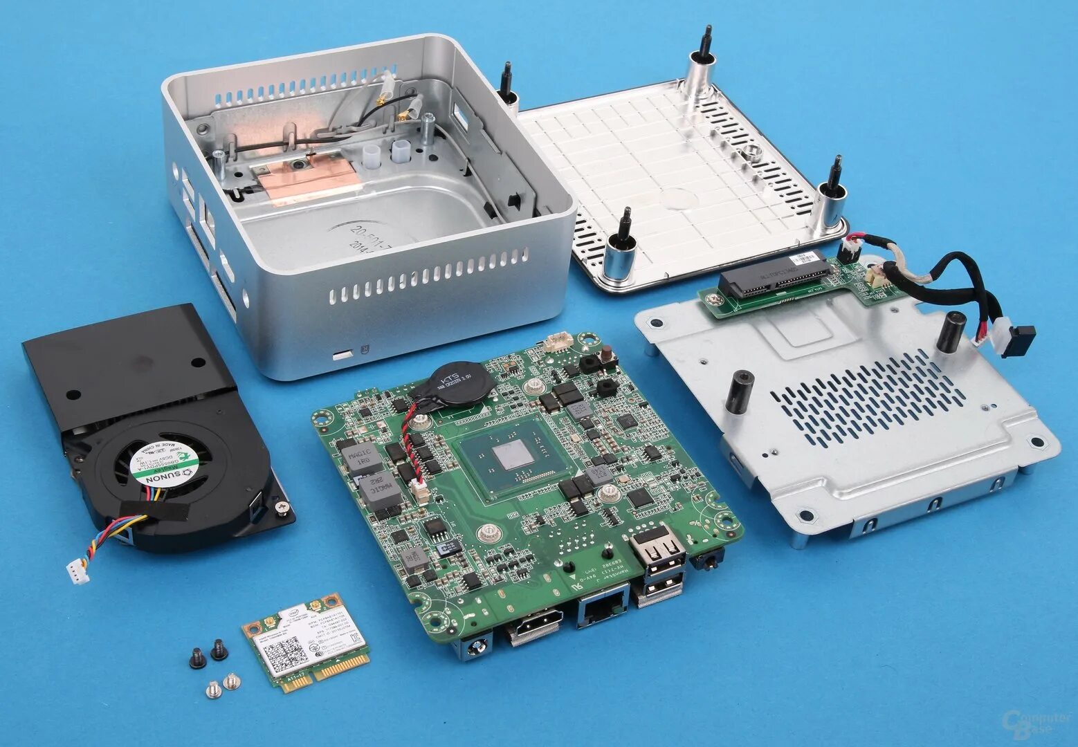 Неттоп intel core i5. Неттоп Intel NUC. Мини-ПК Intel® NUC. Intel NUC dn2820fykh. Корпус Intel NUC.