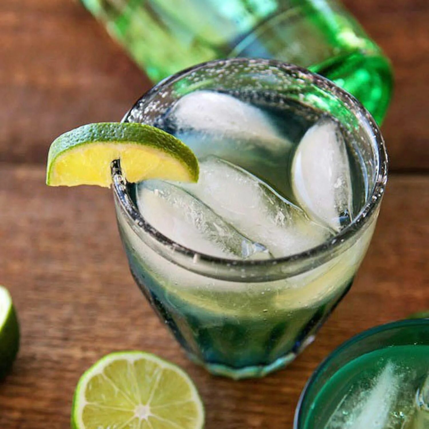 Gimlet. Gimlet cocktail. самбука с лаймом. gimlet коктейль. самбука коктейль.