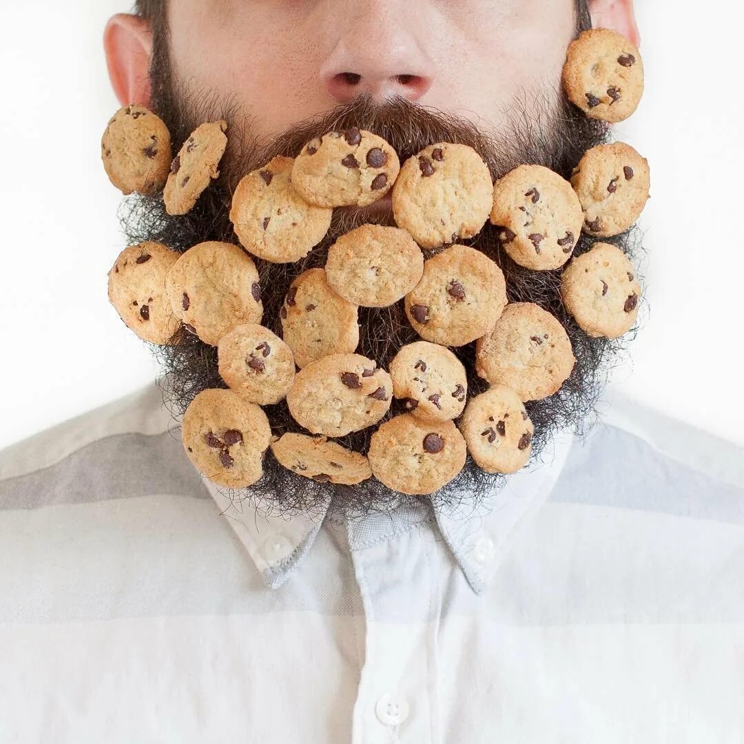 Украшают мужика. Печенька с бородой. Печенье с бородой. Макароны в бороде. It борода.