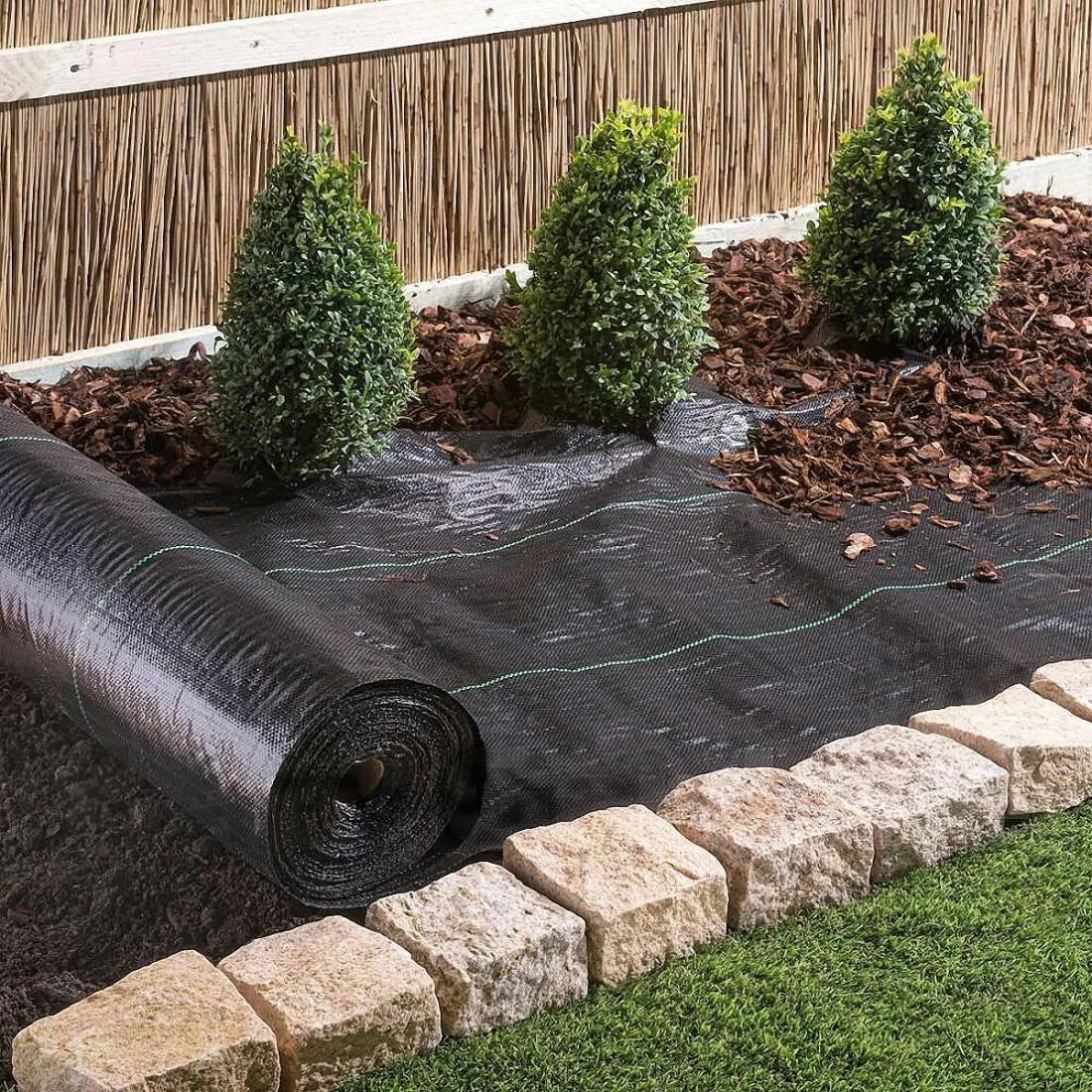 Агроткань застилочная для клубники. Агроткань 100г/м рулон 1*10м. Агроткань застилочная 100 гр 1,6х10 в пачках. Застилочный геотекстиль. Агроткань застилочная 3,30 м × 100 м, 130 г/.