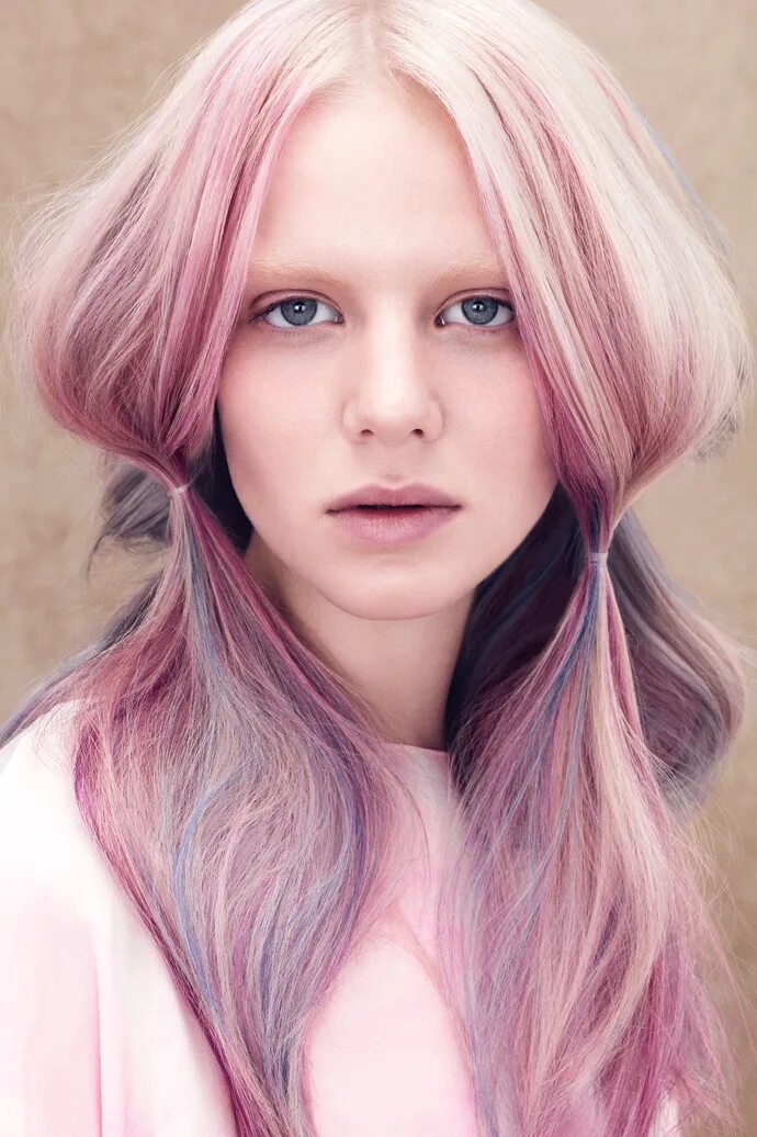 Розовое дерево волосы. Розовое мелирование. Розовые волосы. Розовые пряди на светлых волосах. Нежно розовые волосы.