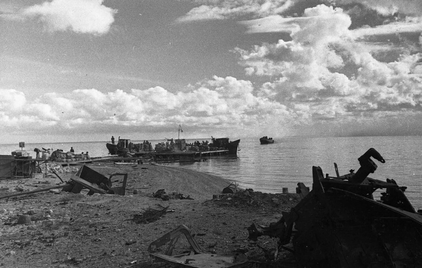 Овладевший керчью десант союзников. Эльтигенский десант керчь 1943. керченско-эльтигенская десантная операция. керченско-феодосийская десантная операция 1941.