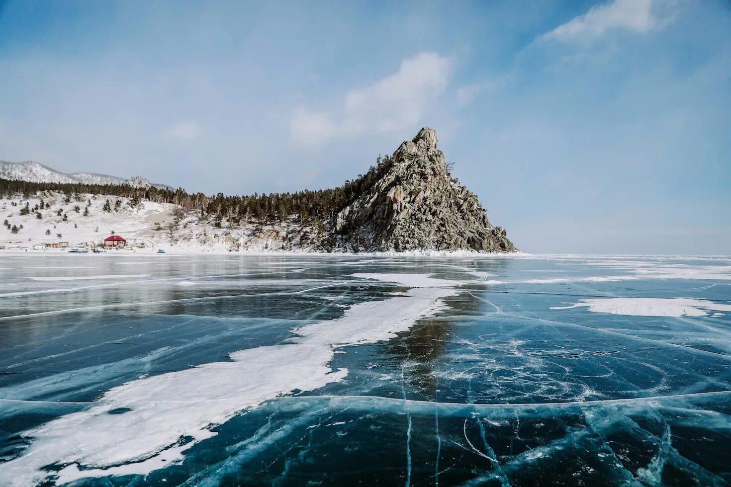 Сибирь ди. Ольхон Байкал. Замерзшее озеро Байкал. Байкал озера 2022 Листвянка. Ольхон Байкал лед.