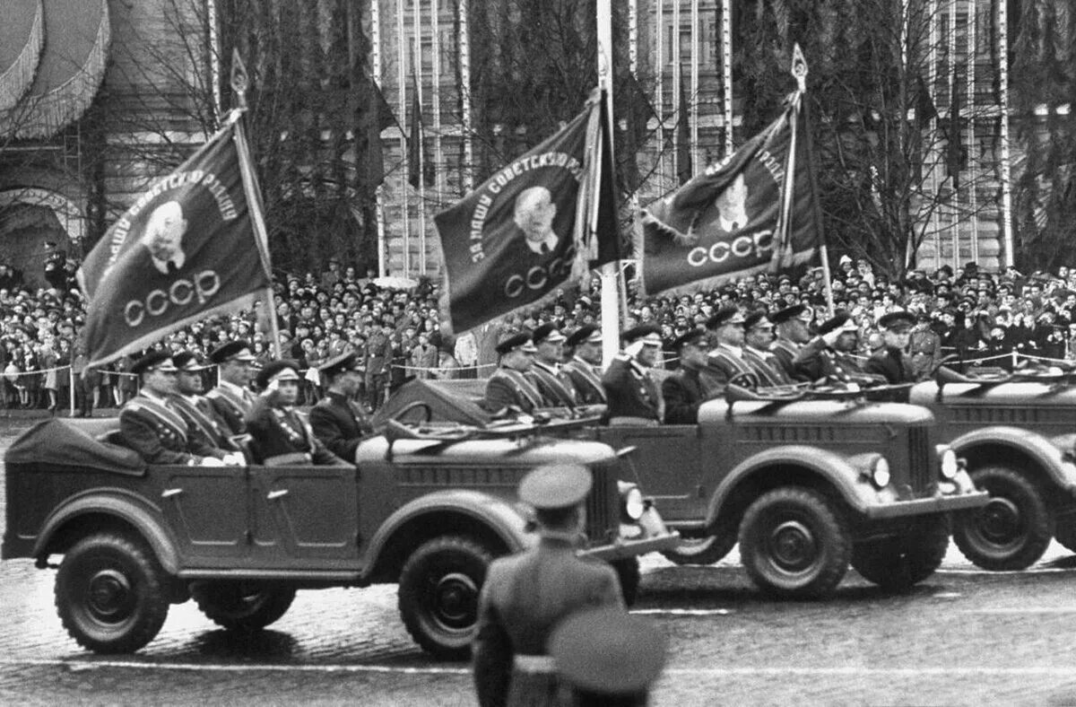 Парад советских. Первый парад победы 1965. парад победы 1970 в москве.