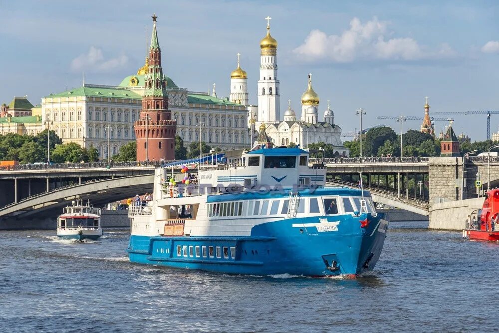 Речные прогулки москва 2022. Теплоход Москва река. Москва река прогулка на теплоходе.