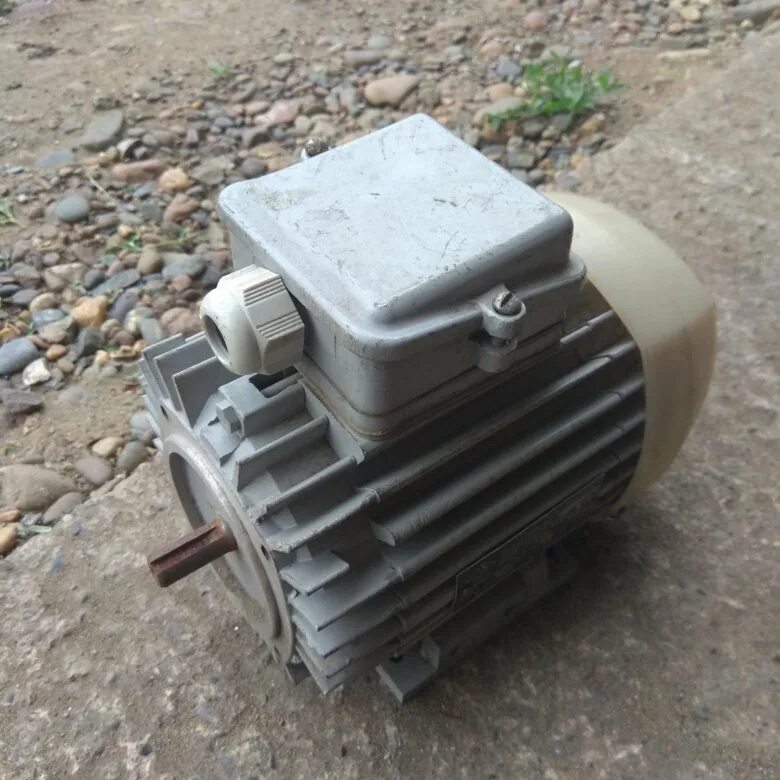 Электродвигатель аол2-32 950об 2,2 квт. Асинхронный электродвигатель с короткозамкнутым ротором. Электродвигатель 4ам80в4 су1. Электродвигатель 4ам 132 s 64. Электродвигатель 4ах80а 1,1 квт.