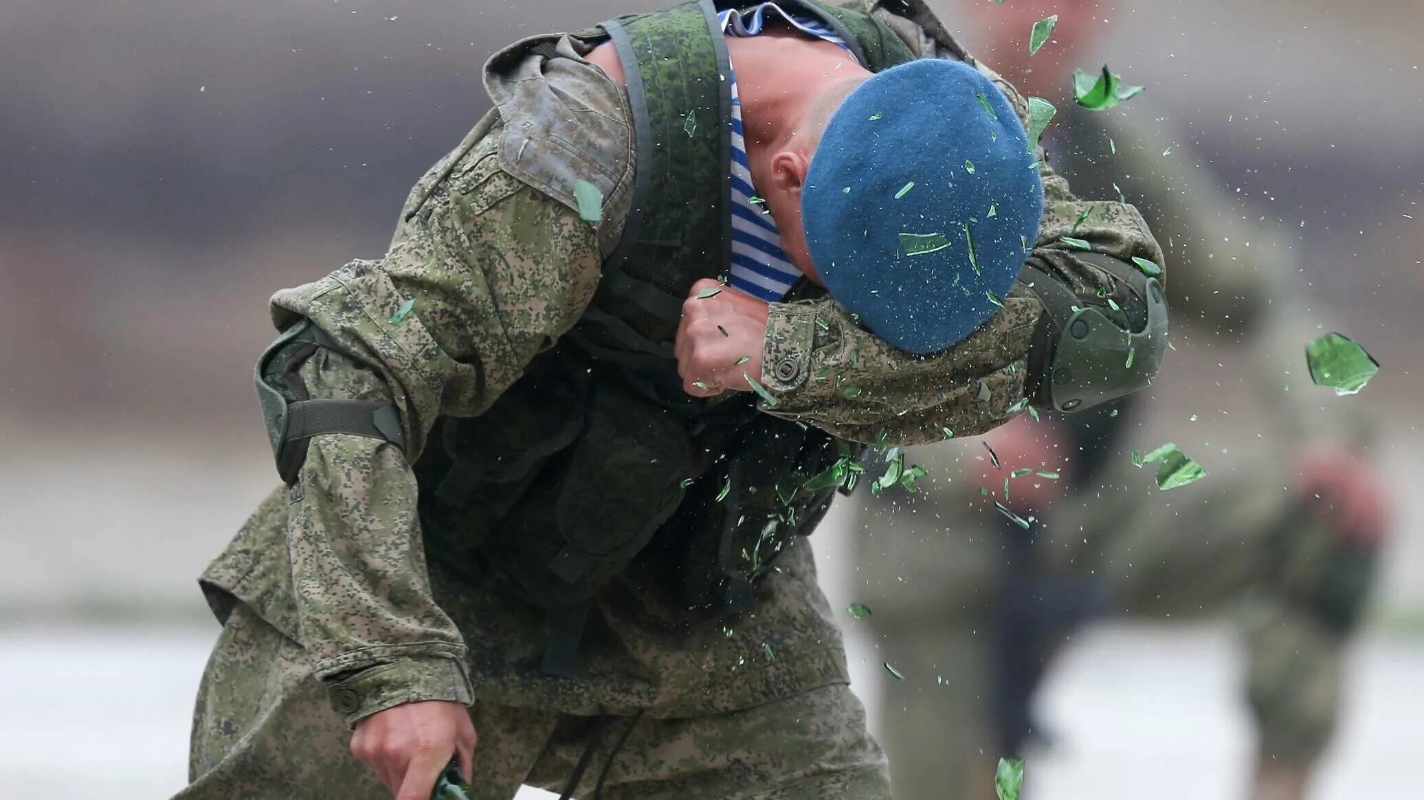 31.03 праздник какой сегодня. Десантник. ВДВ России. Российские воздушно десантные войска. С праздником ВДВ.