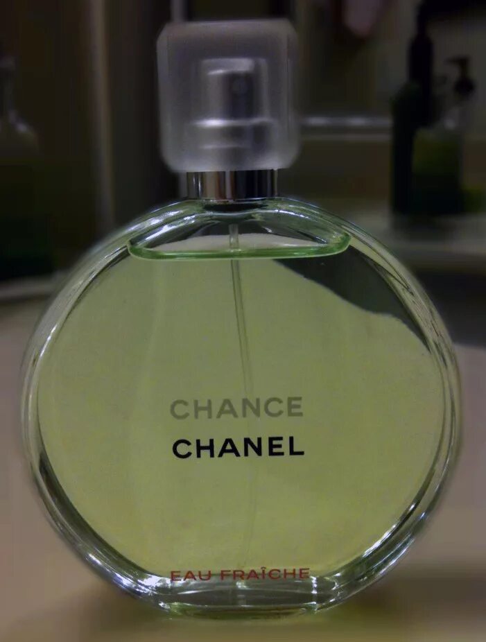 Шанель яблоко купить. Chanel chance зеленый. Парфюм Chanel chance (Шанель шанс). Шанель шанс зеленый оригинал духи. Шанель шанс туалетная вода золотое яблоко.