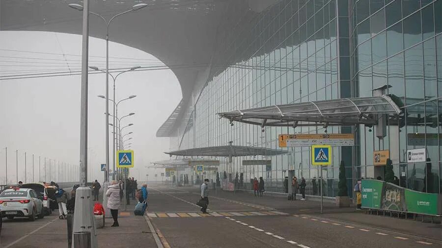 Ситуация в аэропортах москвы. Moscow airport. Аэропорт внуково. Очередь в аэропорту. Аэропорт москва шереметьево сейчас.