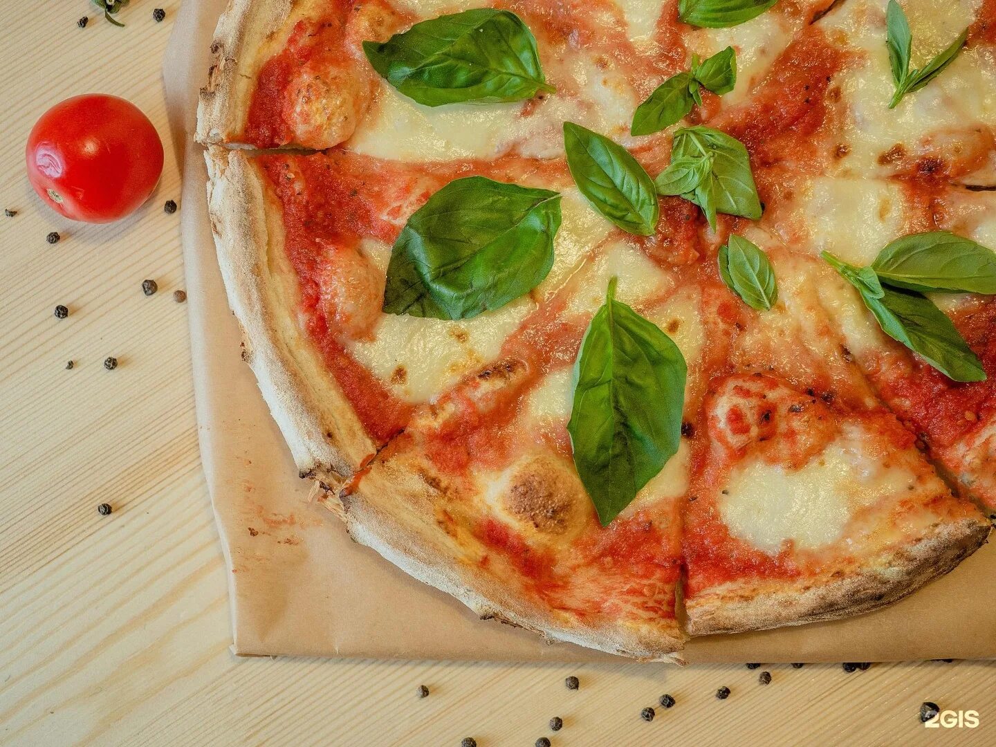 Заказать пиццу халяль. Halal pizza napoletana Казань. Халяль пицца ресторан. Халяль пицца Наполетана Казань меню. Острая пицца Халяль.