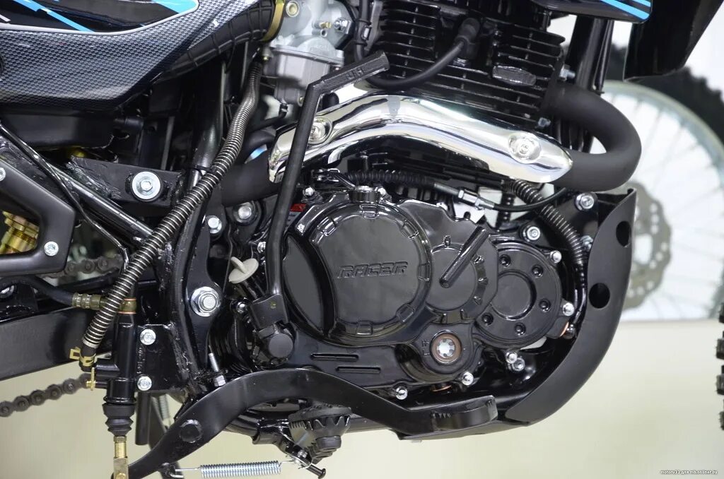 Двигатель рейсер рейнджер 300. Мотоцикл racer forester rc200lt. Рейсер форестер 200 мотор. Racer panther rc250gy-c2 двигатель. Трицикл рейсер муравей.