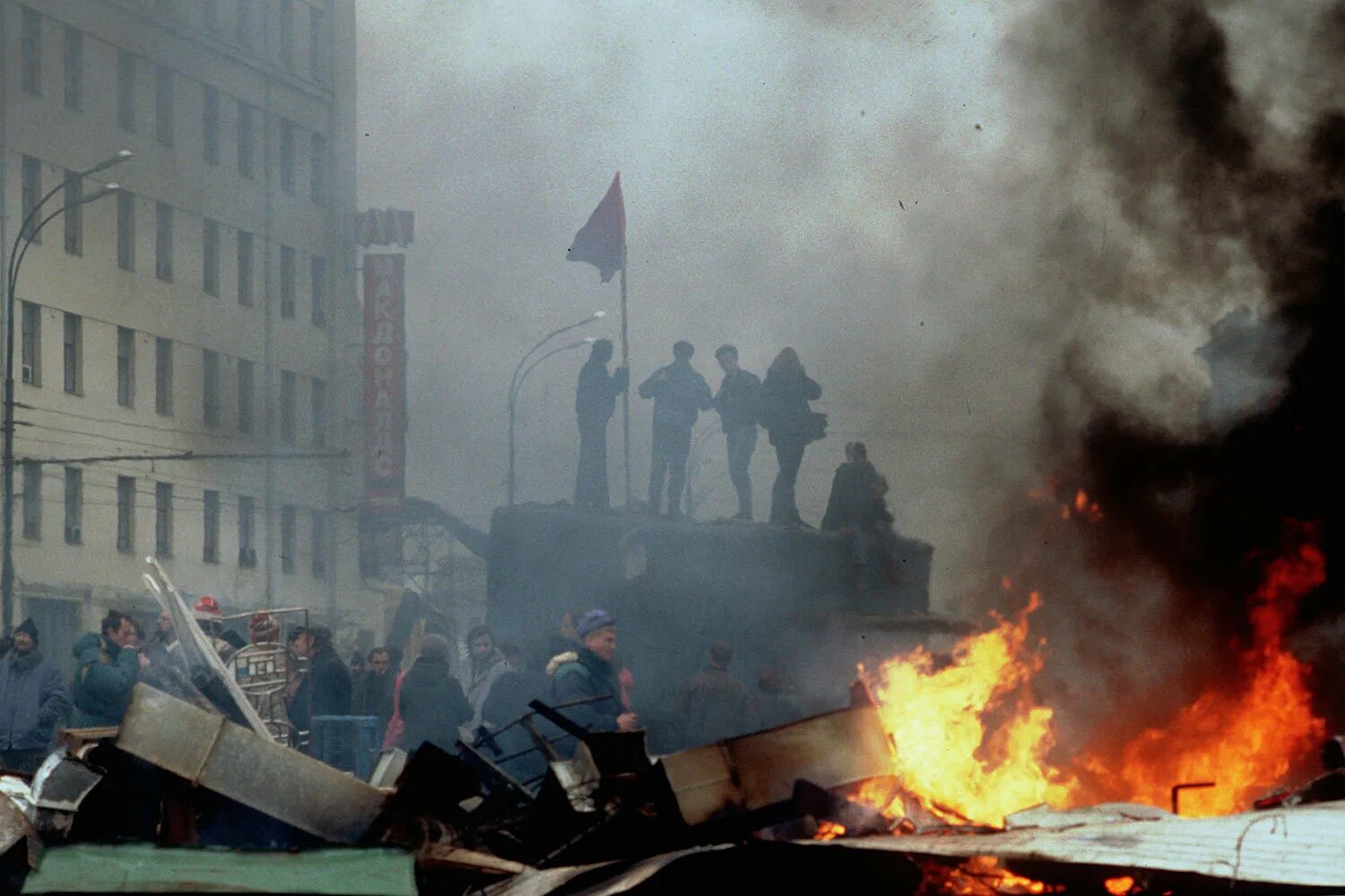 Захват останкино. Октябрьский путч 1993. Путч 1993 Останкино. Москва 1993 белый дом госпереворот. Октябрь 1993 штурм Останкино.