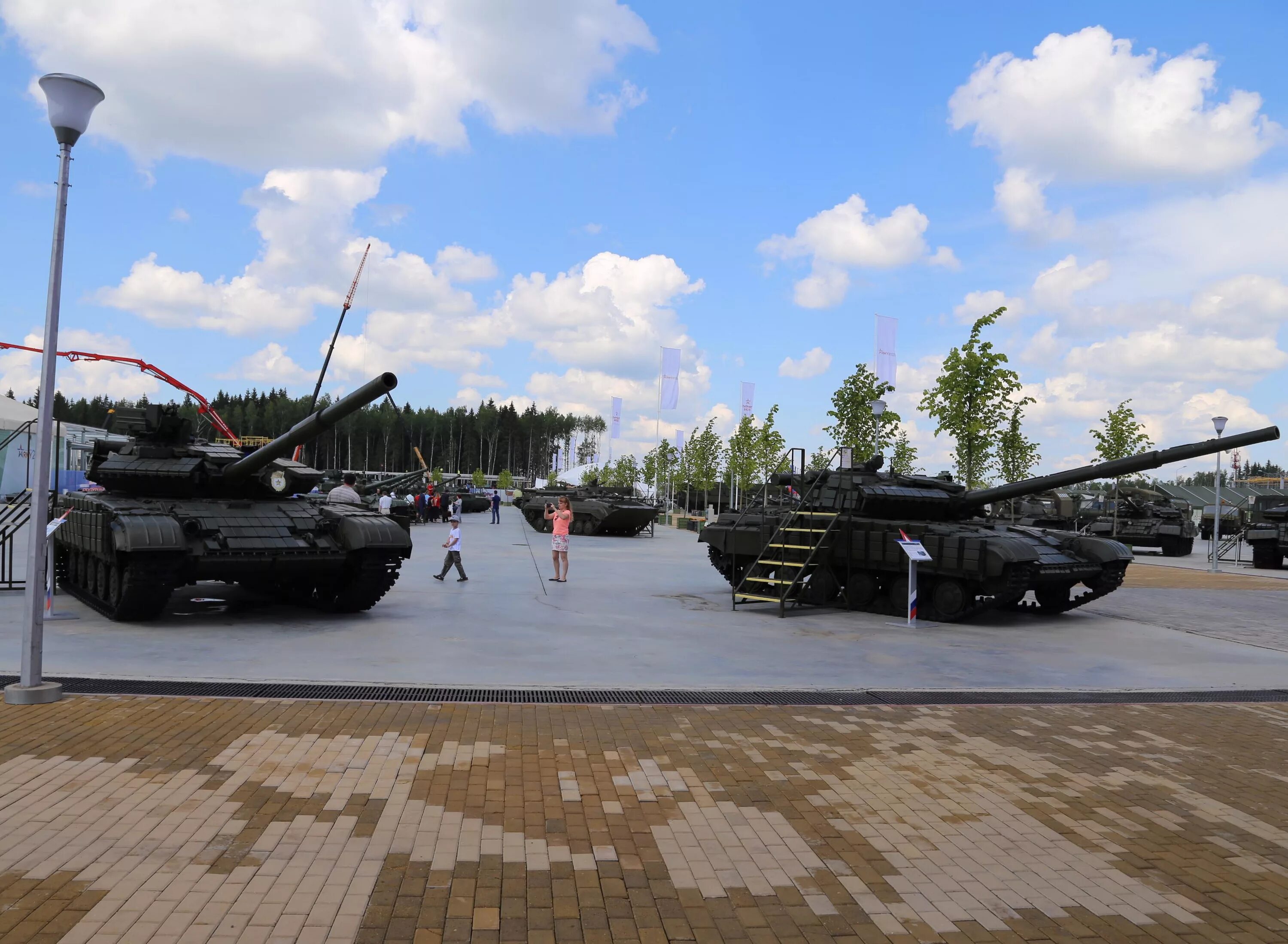 Военный парк в москве. Парк Патриот Острогожск. Парк Патриот Наро Фоминск. Парк военной техники Патриот. Выставка техники парк Патриот.