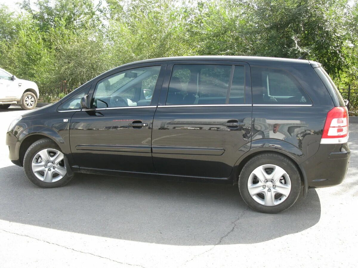 Опель зафира б 2010. Опель Зафира черный 2010. Опель Зафира 2010 года. Opel Zafira b 2010. Черный Опель Зафира 2010 авто ру.