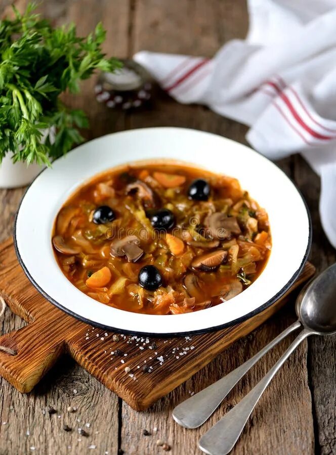 Солянка с грибами лисичками. Солянка с грибами лисичками