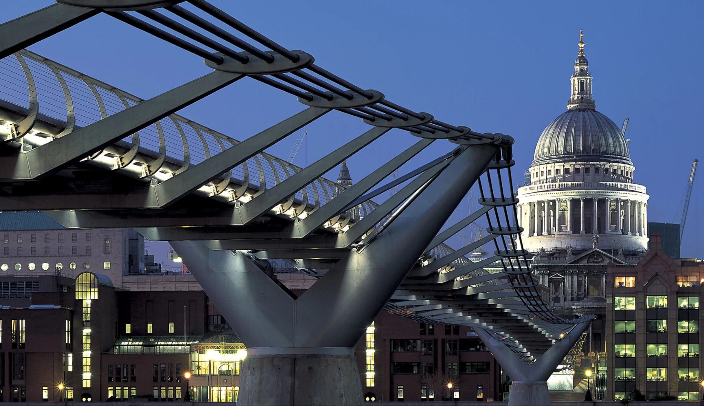 Миллениум что это. Мост Миллениум Лондон. Мост Миллениум (Миллениум бридж), Лондон, Великобритания. Мост Миллениум Лондон Энтони Каро.