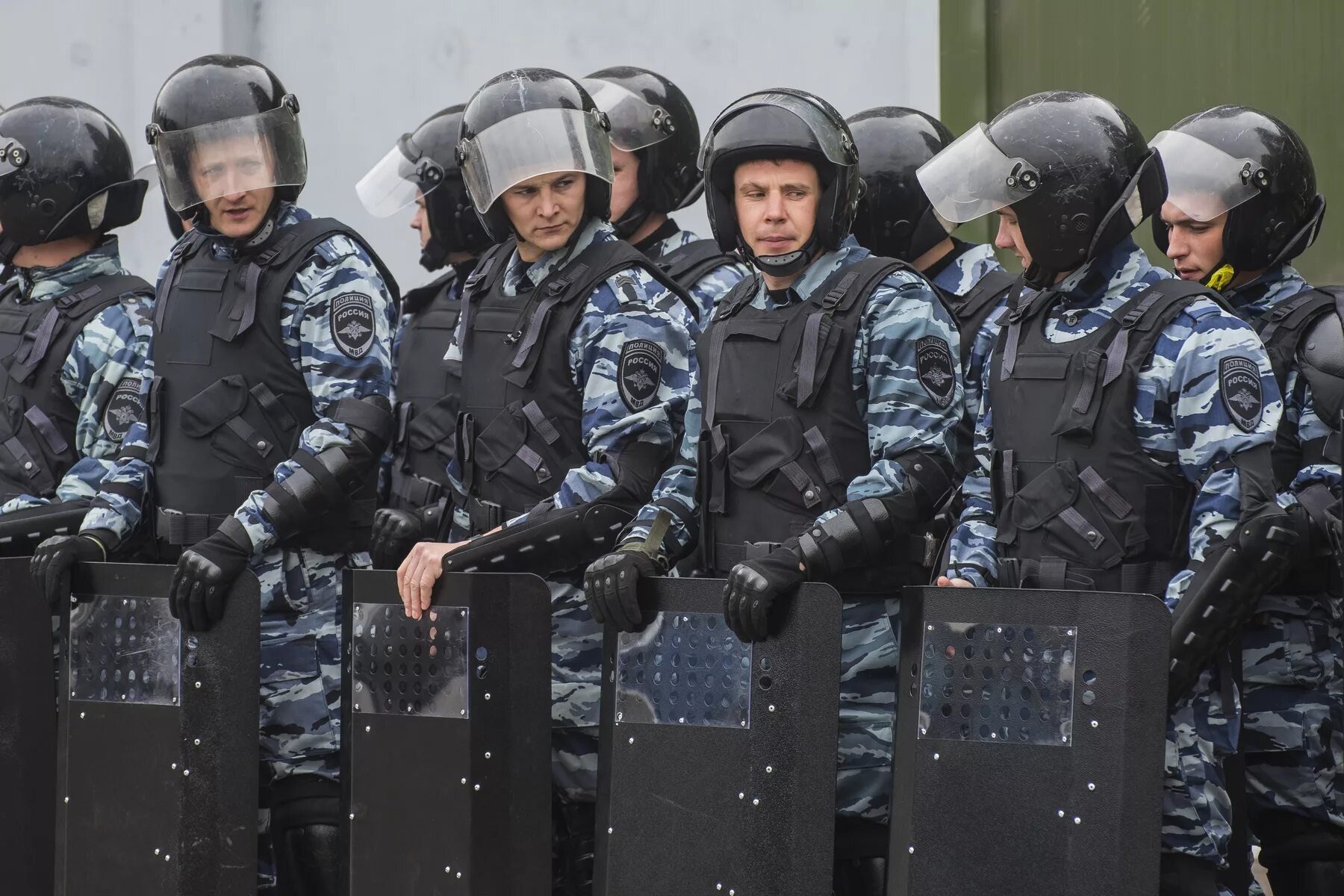 Силовые структуры профессии. Сотрудник фсб. Спецслужбы фсб рф. Силовые структуры профессии. Омон мвд рф.