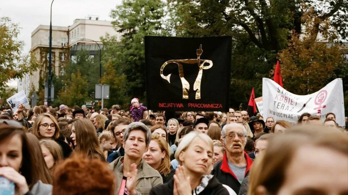 Протесты в челябинске против запрета абортов. Протесты в польше против абортов. Протесты в польше против абортов. Запрете абортов в польше. Демонстрация запрет абортов польша.