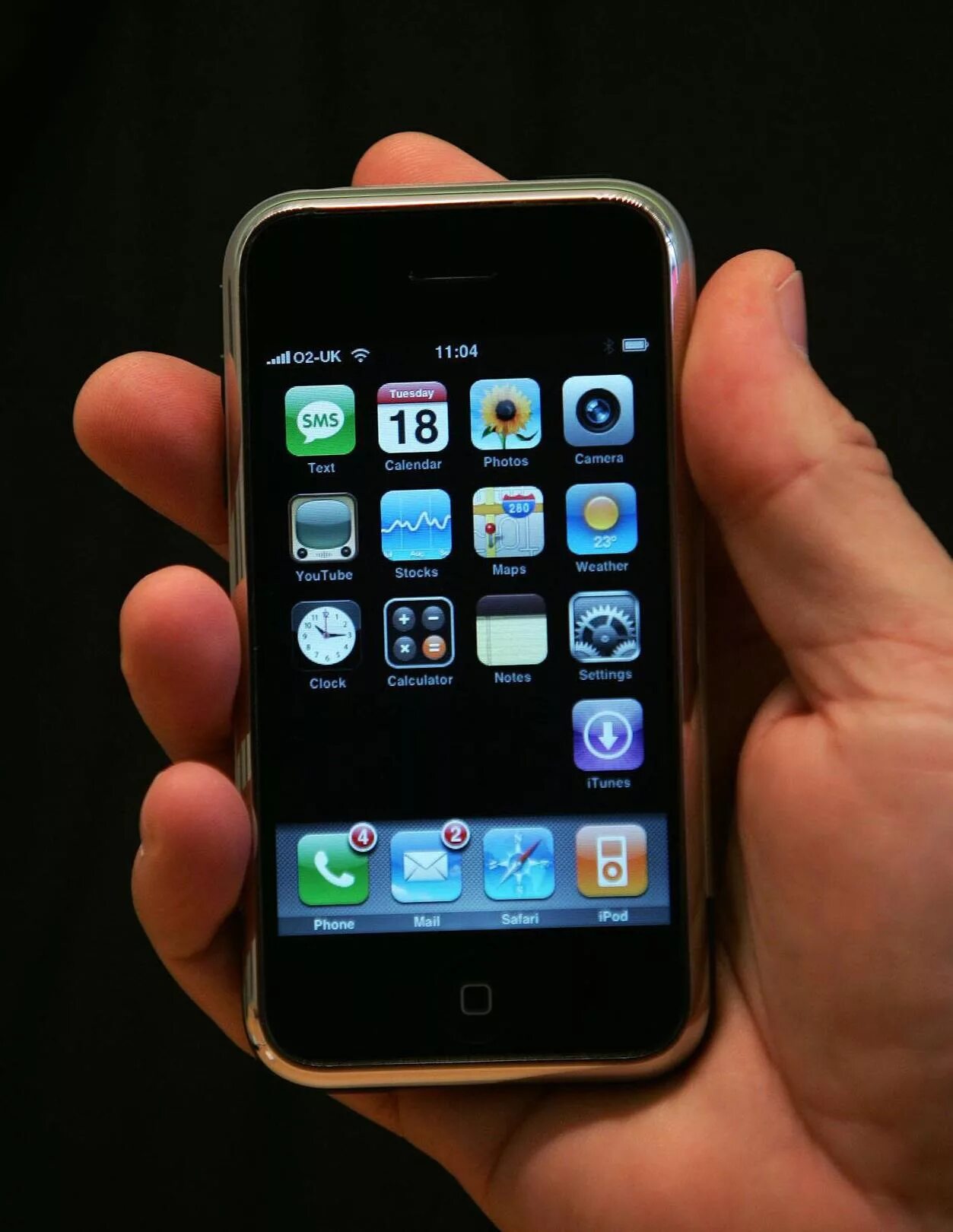 Айфон 1 поколения. Apple iphone 1. Iphone 2007. Айфон 1 2007. Iphone 1 поколения.
