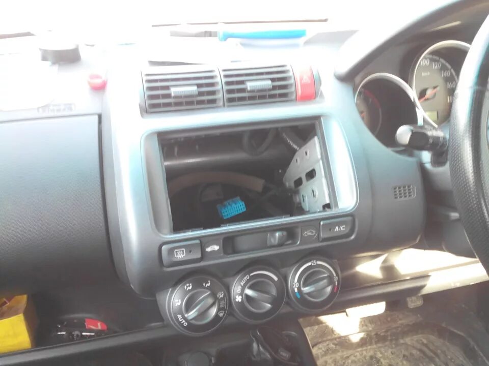 Как снять рамку магнитолы honda airwave Рамка магнитофона для Honda Airwave