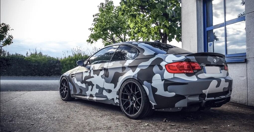 Пленка хаки. BMW m2 хаки. BMW m4 Camo. BMW e92 камуфляж. БМВ 3 хаки.