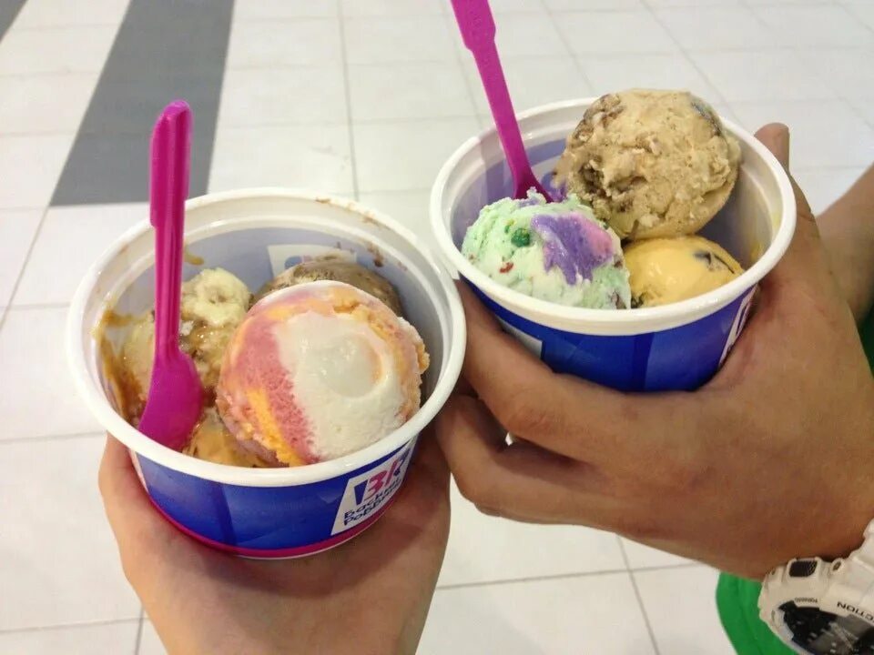 Красивое мороженое в рожке. Кафе мороженое «джелато» италия. Мороженое на развес. Гонконгские вафли мороженое казань. Развесное мороженое.