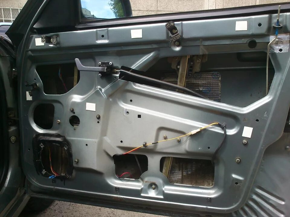 Ремонт кронштейнов обивки дверей - Lada 21108, 1,8 л, 2004 года своими руками DR