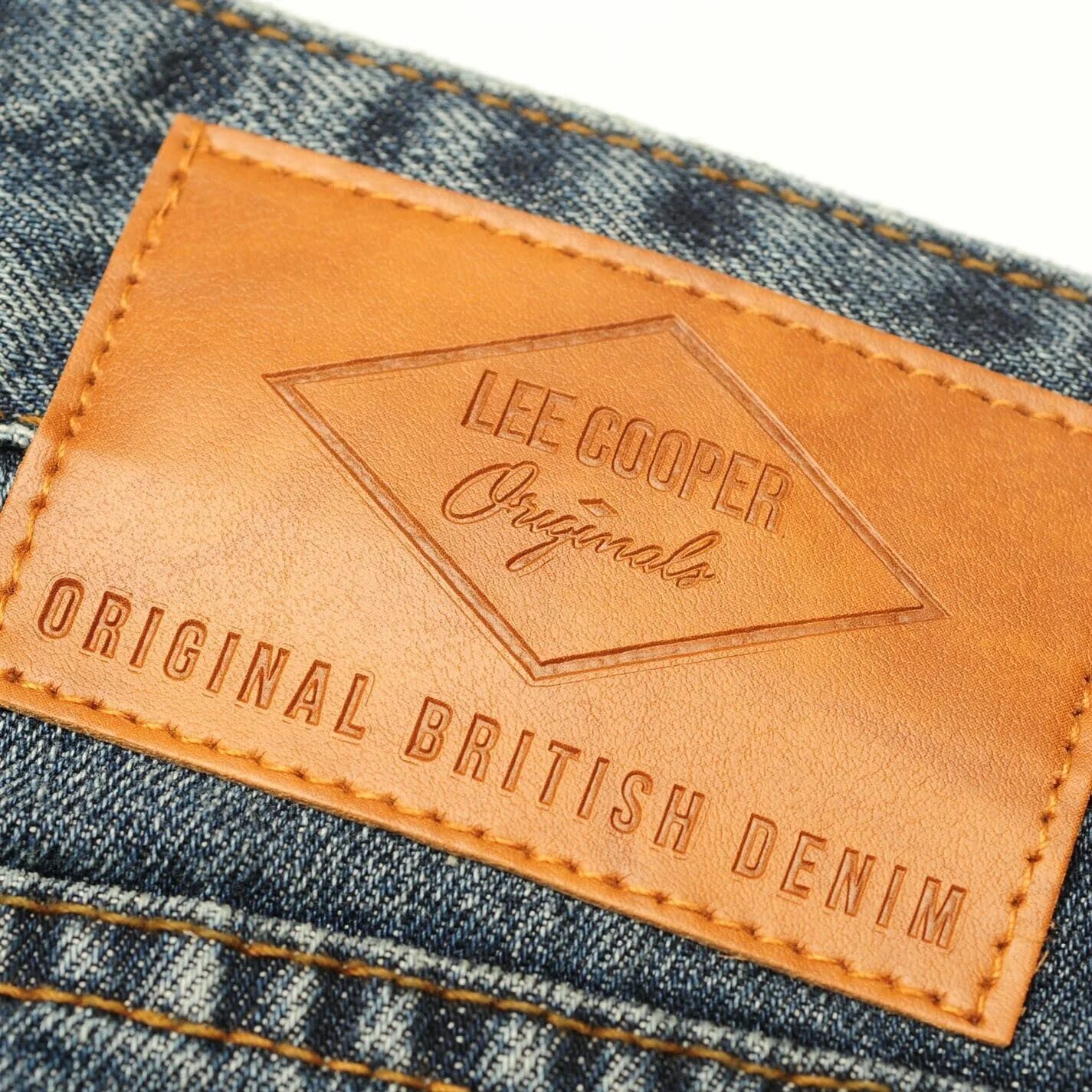 Lee Cooper джинсы. Lee Cooper Originals джинсы. Lee, Lee Cooper, Wrangler. Lee Cooper лейбл. Этикетка на джинсах