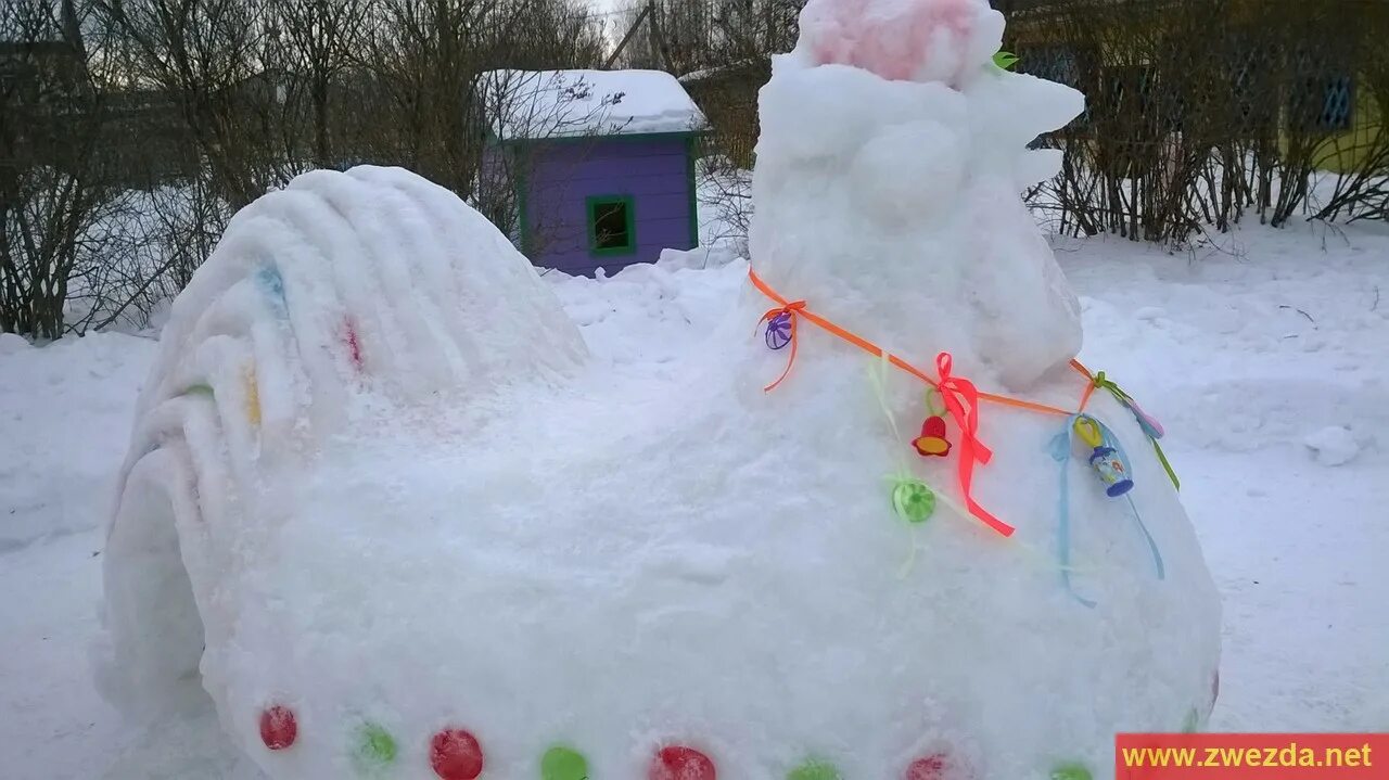 гусеница из снега. гусеница из снега в детском саду. гусеница из снега в детском. кит из снега. гусеница из снега.