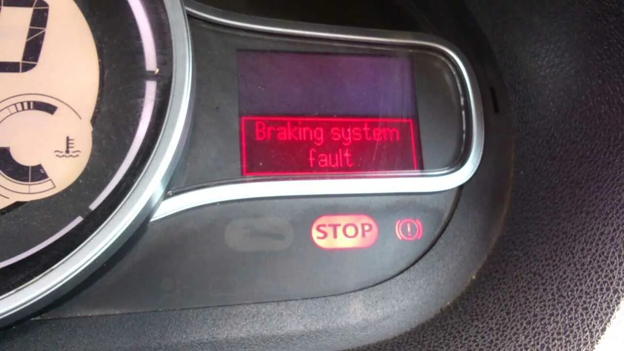 Ошибка hazard engine. Панель ошибок рено меган 3 2012. braking system faulty рено меган 3 хэтчбек. ошибки рено флюенс. рено меган 3 ошибка.