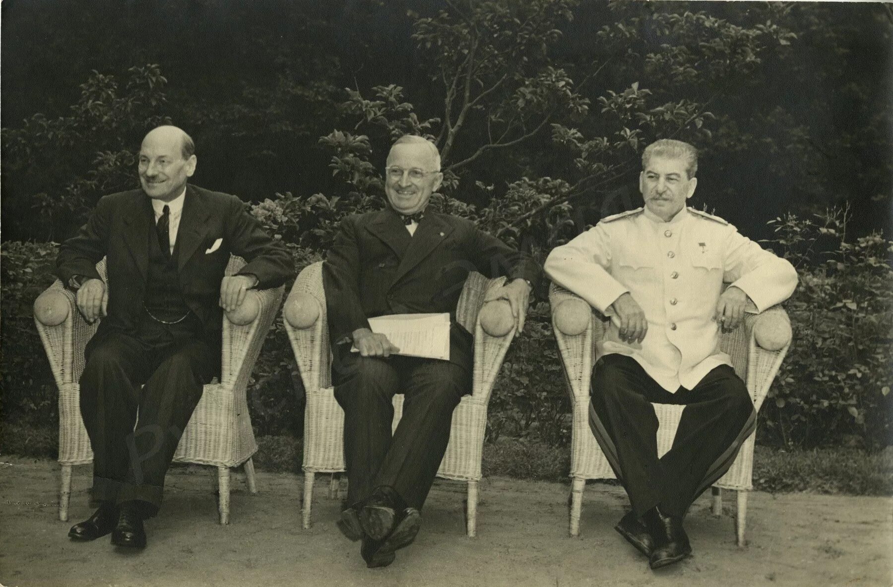 Потсдамская конференция союзников. Потсдамская конференция 1945 Сталин Трумэн Эттли. Потсдамская конференция 1945 Трумэн Черчилль. Сталин Трумэн Черчилль. Сталин Трумэн Эттли.