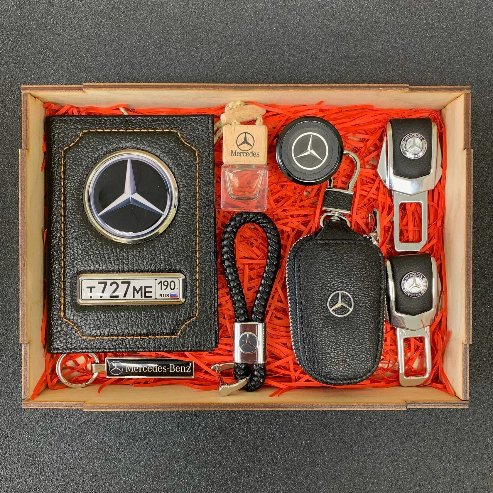 Аксессуары для салона автомобиля. Подарочные наборы для мужчин автомобильные. Подушка подголовник для бмв х5. Аксессуары для автомобиля. Аксессуары для автомобиля в подарок.