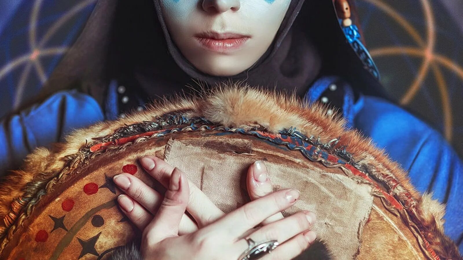 Шаман дай бог. Ивона петри шаманка. виктория романова шаманка. женщина шаманка. кибершаман.