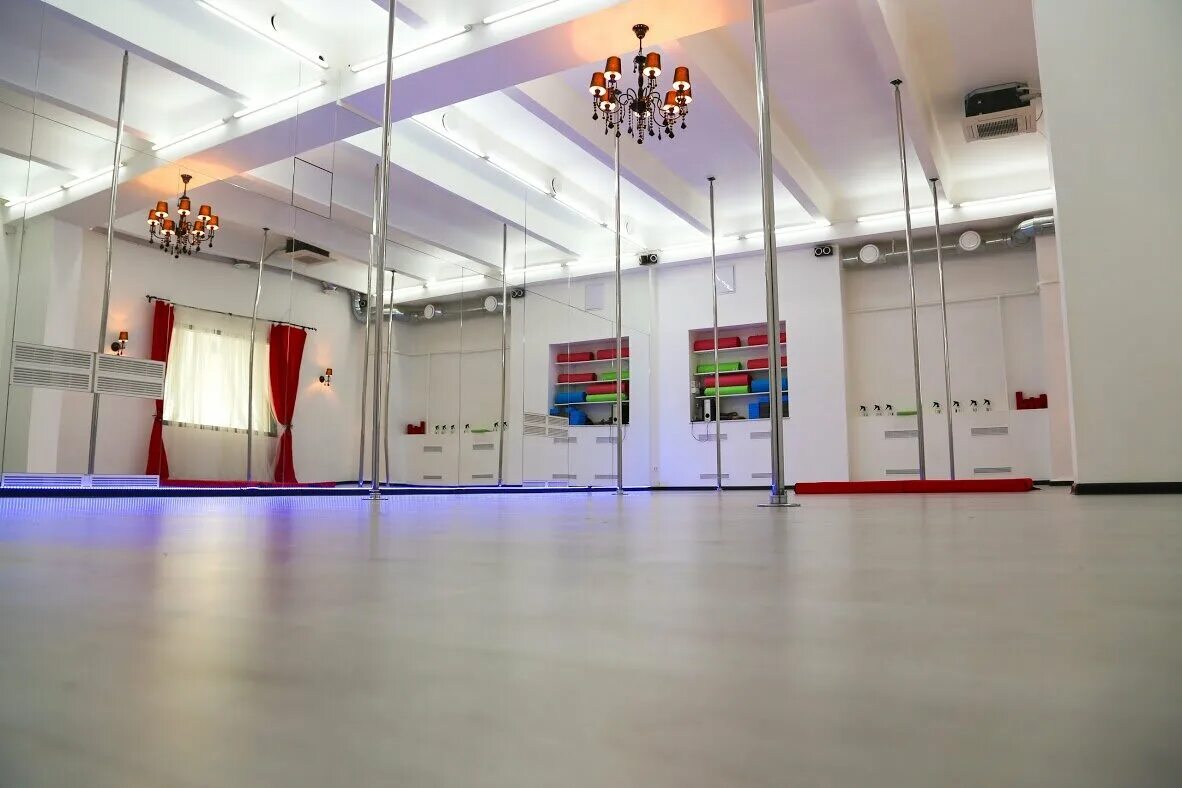 Pole студия. Pole Dance студия Anix Dance, Москва. Anix Dance Коломенская. Андропова 22 Dance Studio. Аникс дэнс на 1905 года.